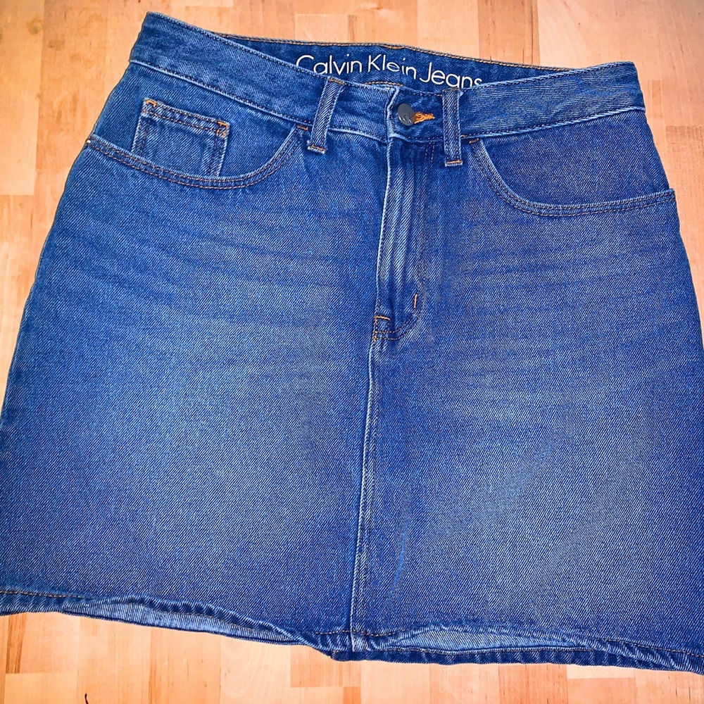 slim fit denim skirt